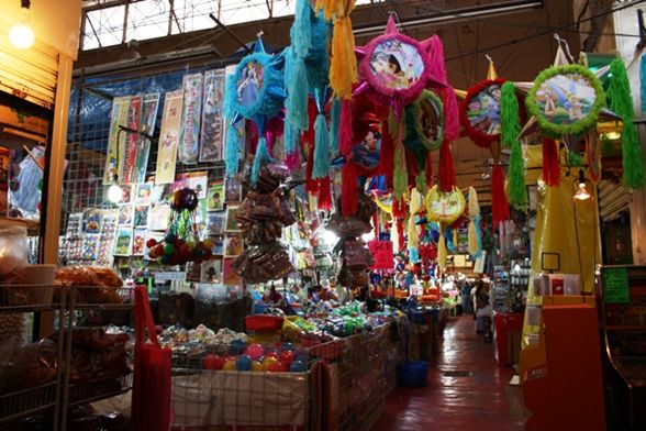 De compras en los bazares navideños de la CDMX imagen